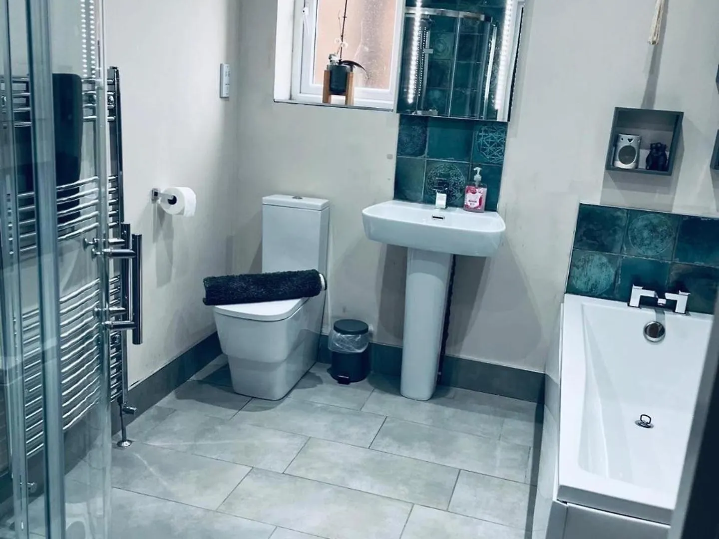 Central Beverley 4-Bedroom Townhouse
